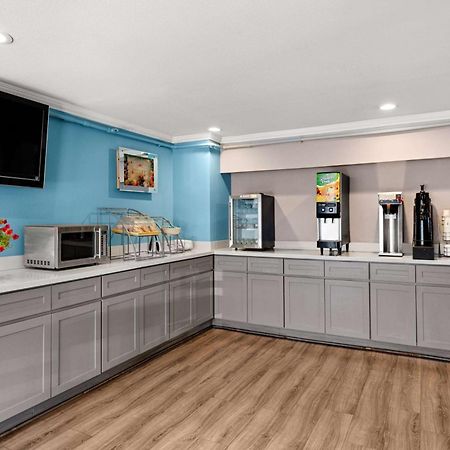 Days Inn By Wyndham Lakewood South Tacoma Екстериор снимка