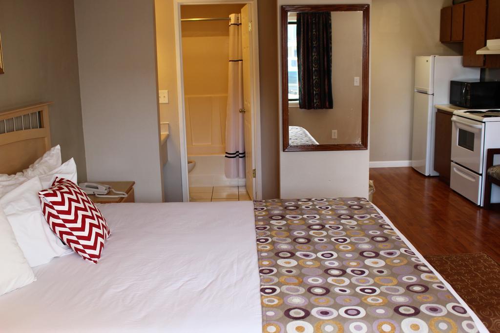 Days Inn By Wyndham Lakewood South Tacoma Стая снимка