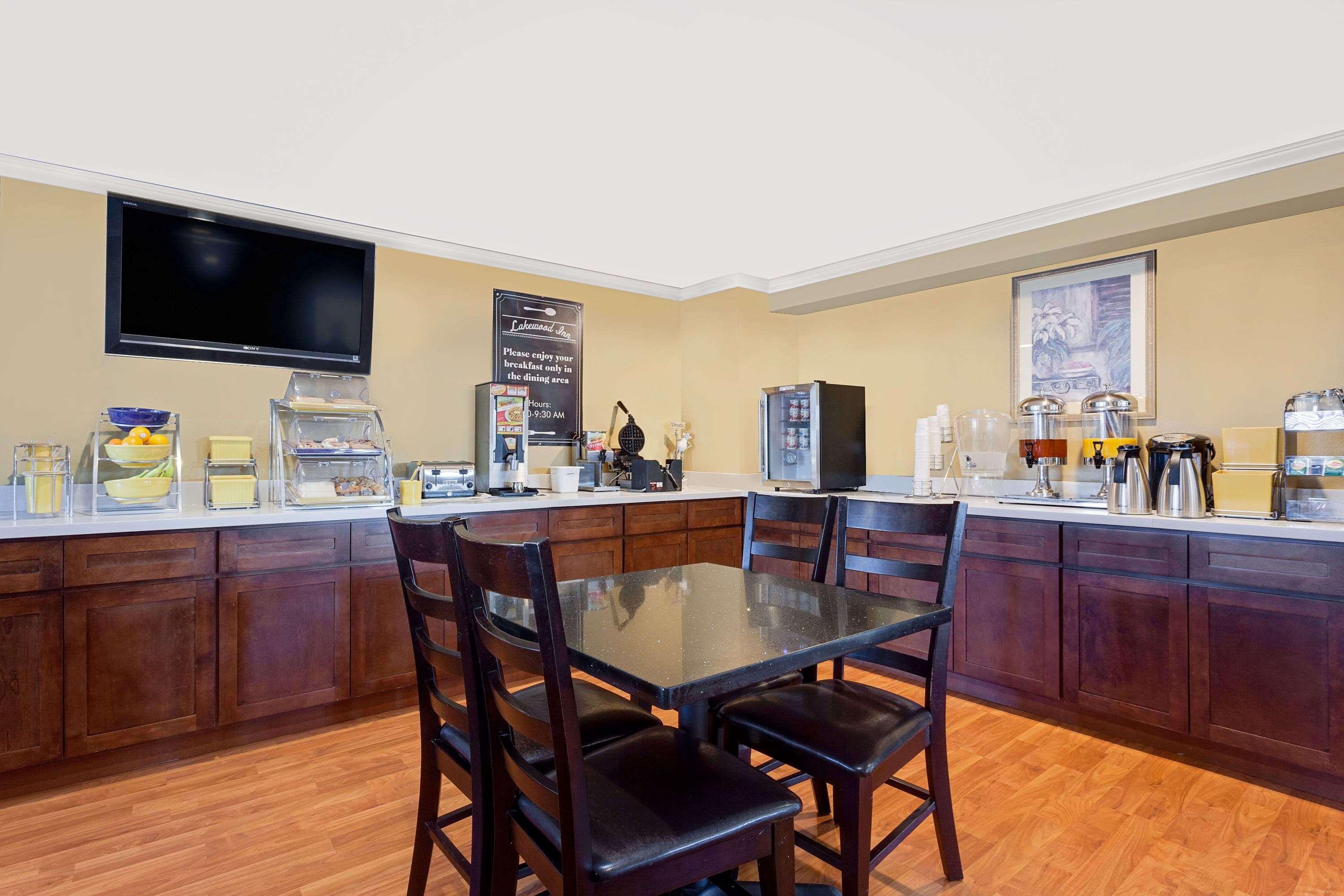 Days Inn By Wyndham Lakewood South Tacoma Екстериор снимка