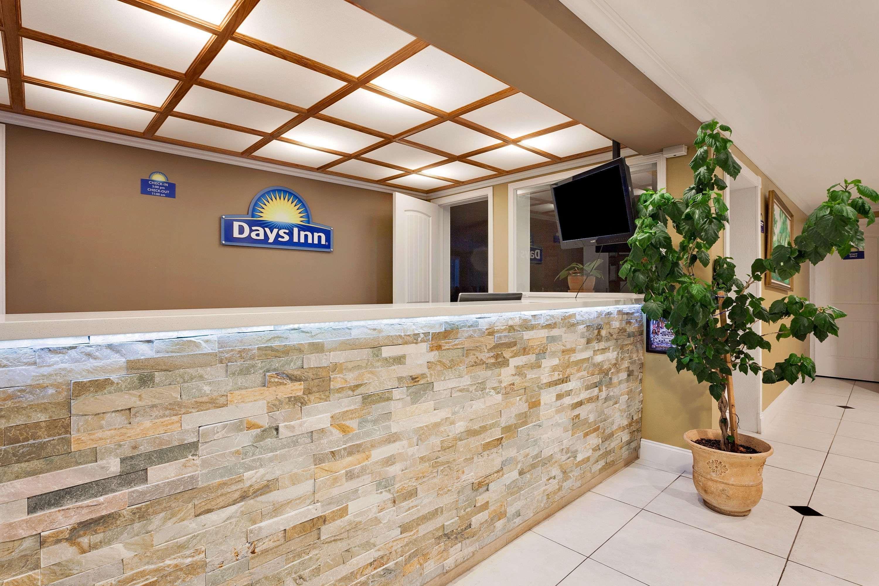 Days Inn By Wyndham Lakewood South Tacoma Екстериор снимка