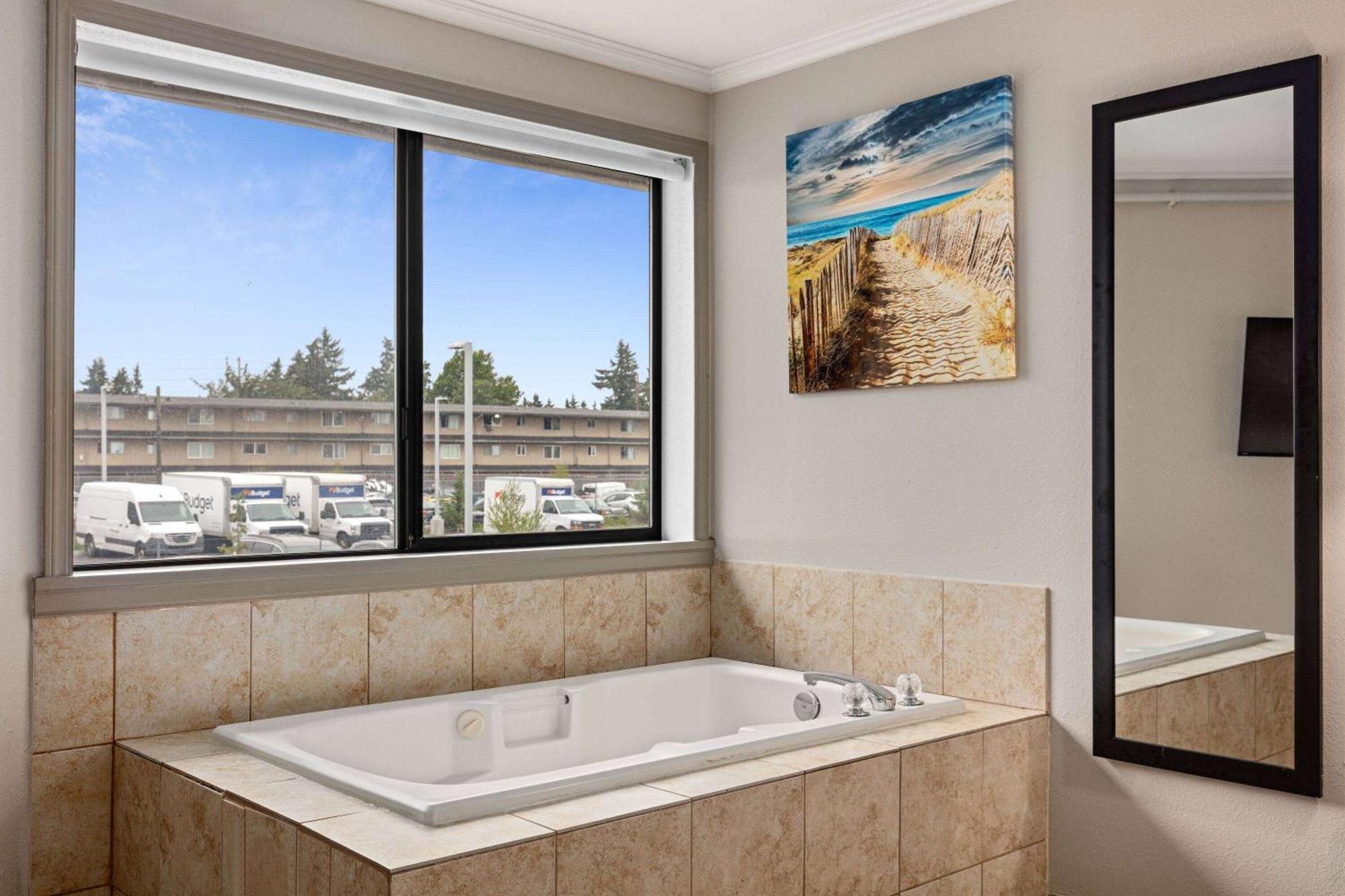 Days Inn By Wyndham Lakewood South Tacoma Екстериор снимка