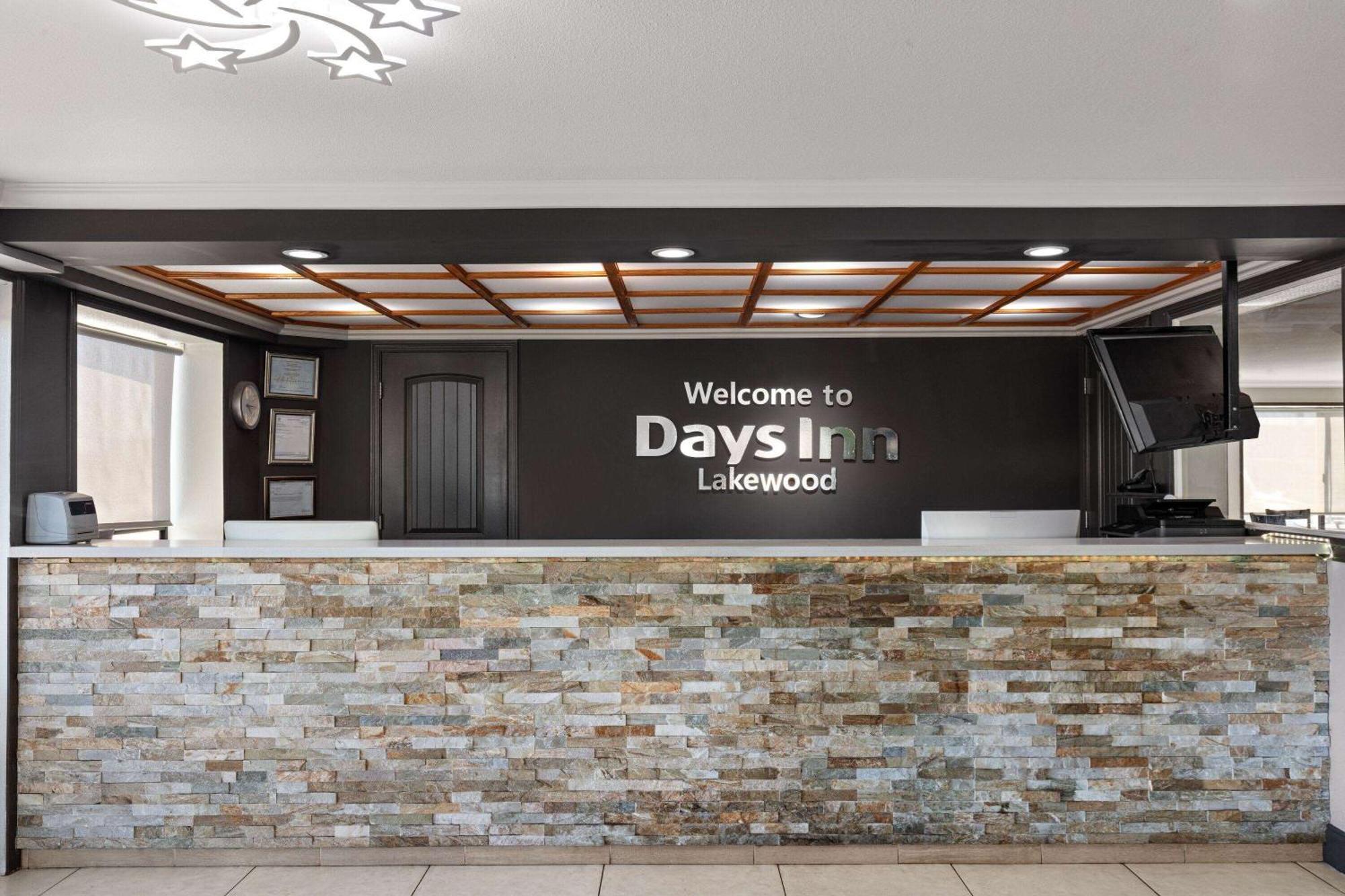 Days Inn By Wyndham Lakewood South Tacoma Екстериор снимка