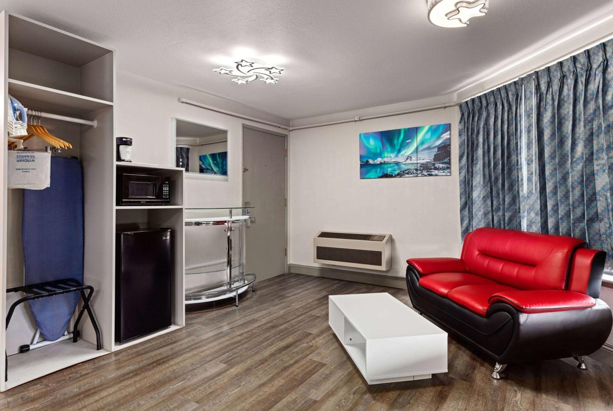 Days Inn By Wyndham Lakewood South Tacoma Екстериор снимка