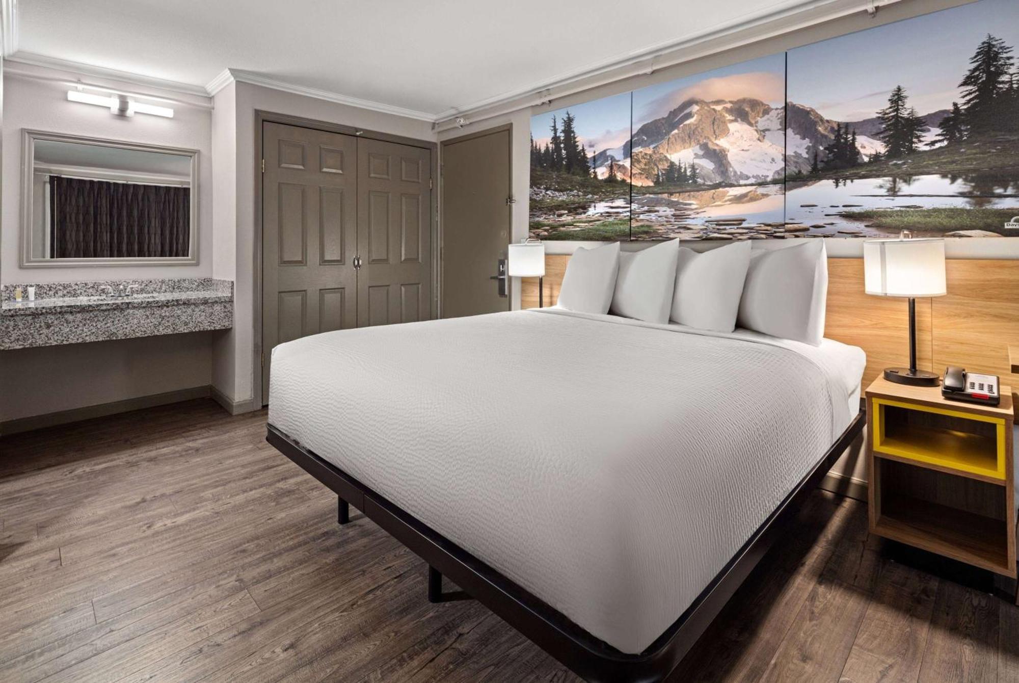 Days Inn By Wyndham Lakewood South Tacoma Екстериор снимка