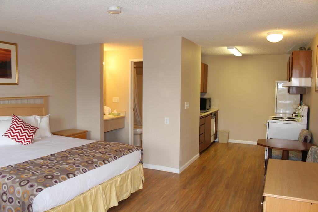 Days Inn By Wyndham Lakewood South Tacoma Екстериор снимка