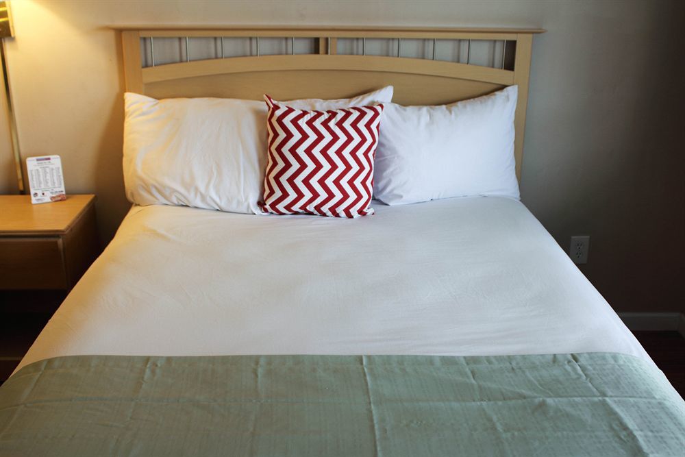 Days Inn By Wyndham Lakewood South Tacoma Екстериор снимка