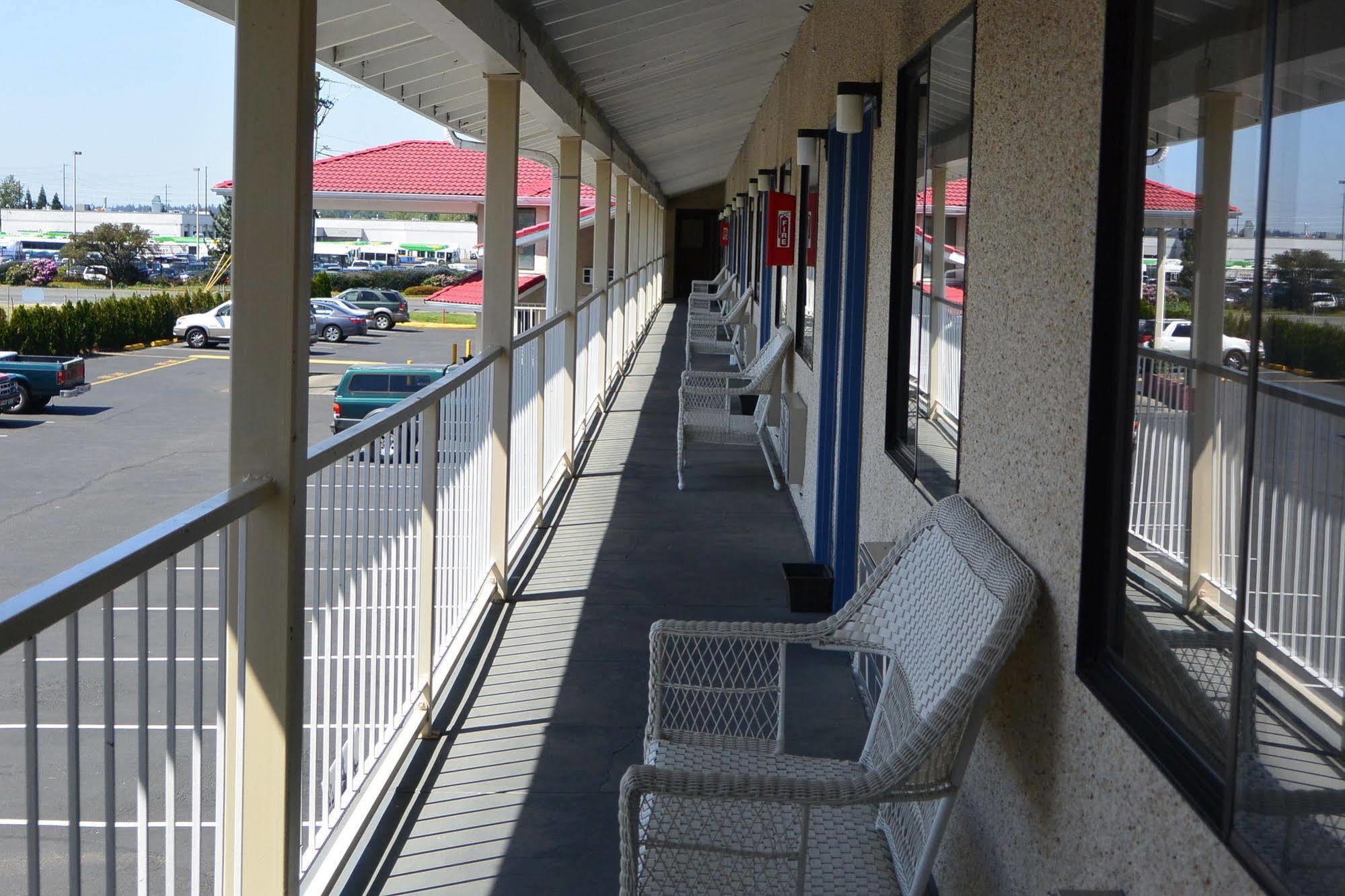 Days Inn By Wyndham Lakewood South Tacoma Екстериор снимка