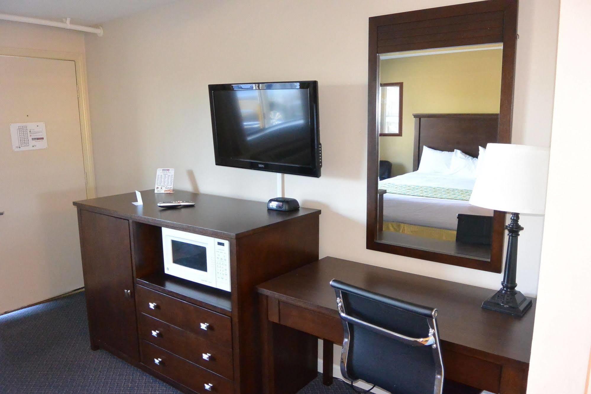 Days Inn By Wyndham Lakewood South Tacoma Екстериор снимка