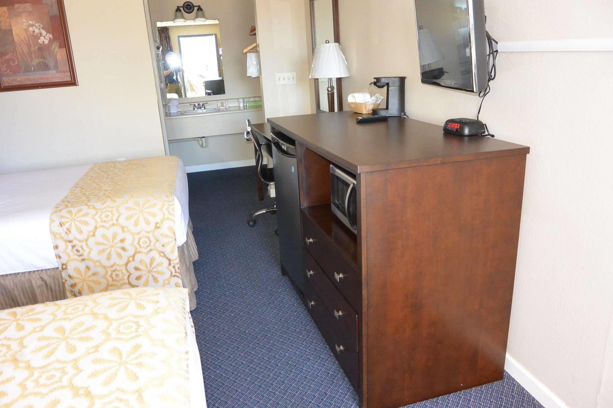 Days Inn By Wyndham Lakewood South Tacoma Екстериор снимка