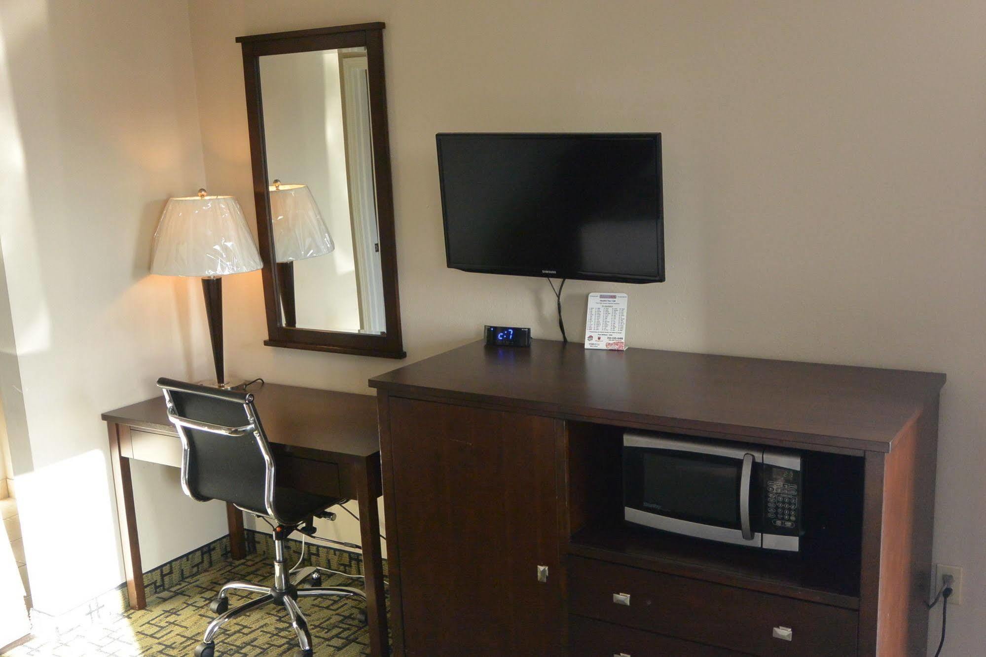 Days Inn By Wyndham Lakewood South Tacoma Екстериор снимка